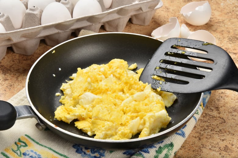does stainless steel cookware leach eggs